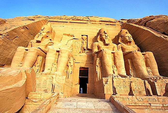 peninggalan sejarah mesir kuno 7. Kuil Ramses II (Temple of Ramses II) 