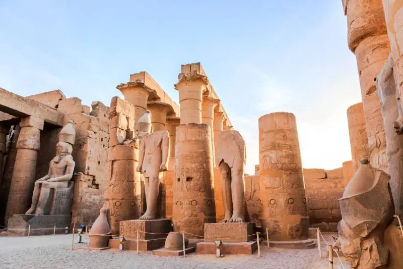 peninggalan sejarah mesir kuno 5. Kuil Luxor (Temple of Luxor) 