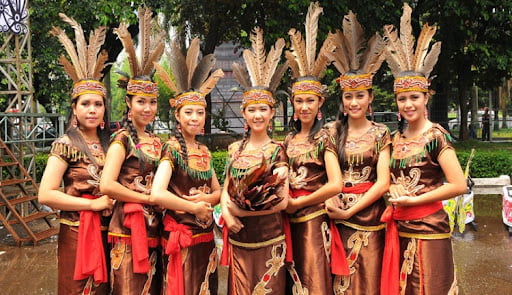 Suku Adat Indonesia suku dayak
