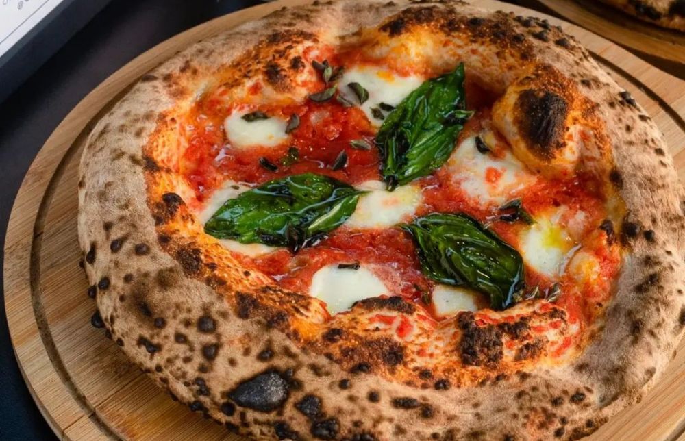 jenis pizza khas italia Pizza Neapolitan