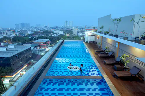 rooftop pool hotel medan Swiss-Belinn Medan