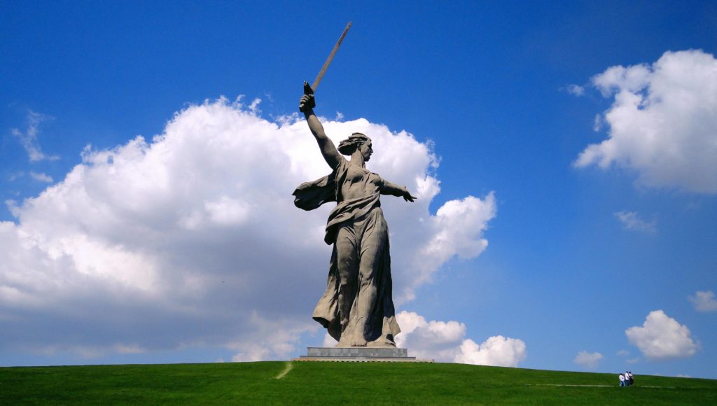 patung tertinggi di dunia The Motherland Calls (Rusia)