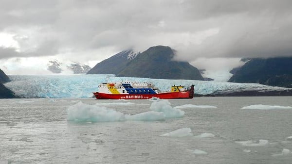2. Berlayar mengarungi lautan es