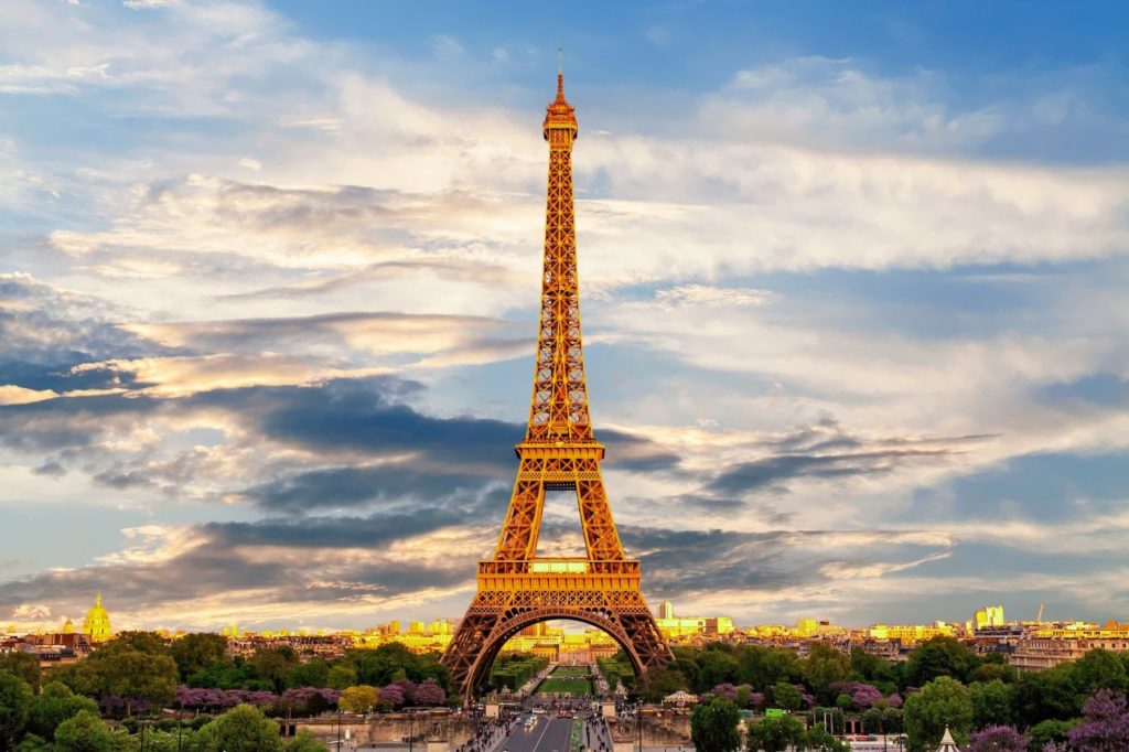 landmark paling keren di dunia Menara Eiffel