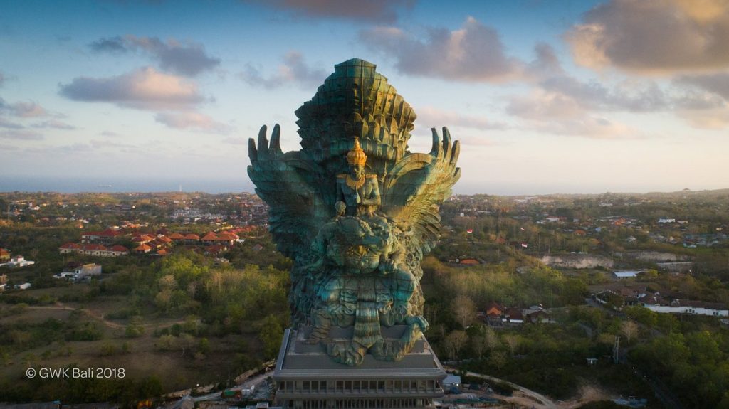 patung tertinggi di dunia Garuda Wisnu Kencana (Indonesia)