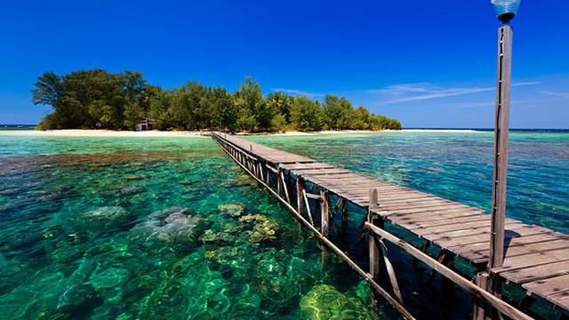 pulau paling indah di indonesia Pulau Karimunjawa, Jawa Tengah