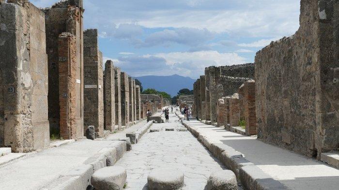 landmark populer dan bersejarah di italia Pompeii