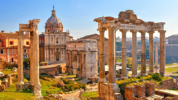 landmark populer dan bersejarah di italia Roman Forum