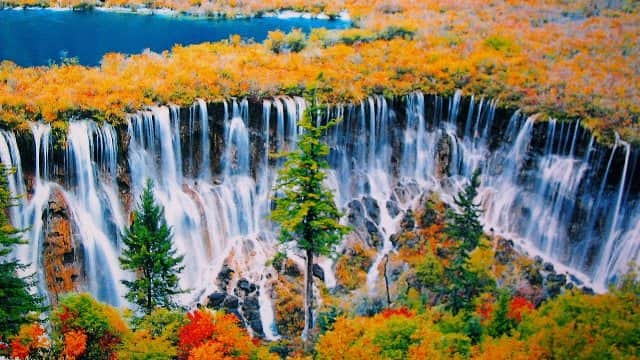tempat wisata musim gugur Jiuzhaigou, China