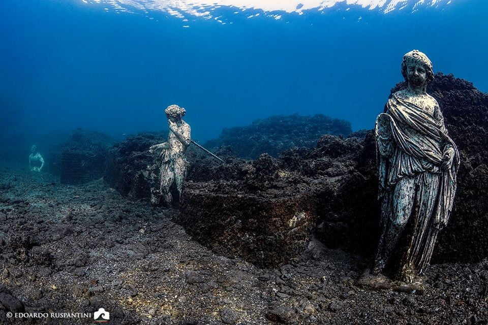 museum bawah laut di dunia Underwater Archaeological Park of Baia, Italia