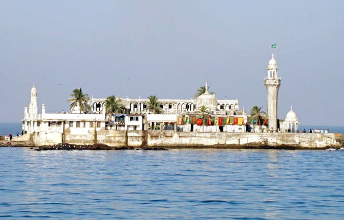 masjid populer di India Masjid Haji Ali
