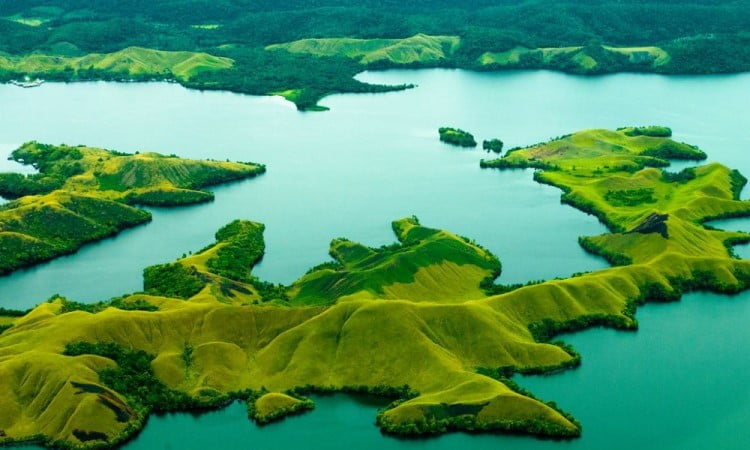 danau terindah di Indonesia Danau Sentani