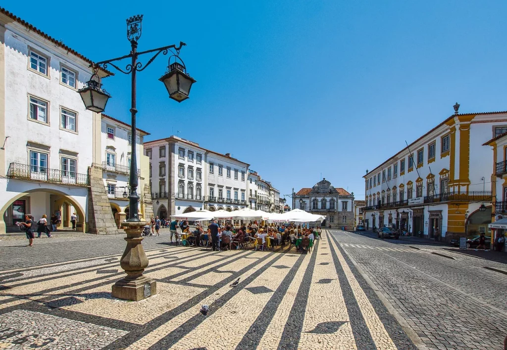 tempat wisata menakjubkan di portugal Évora