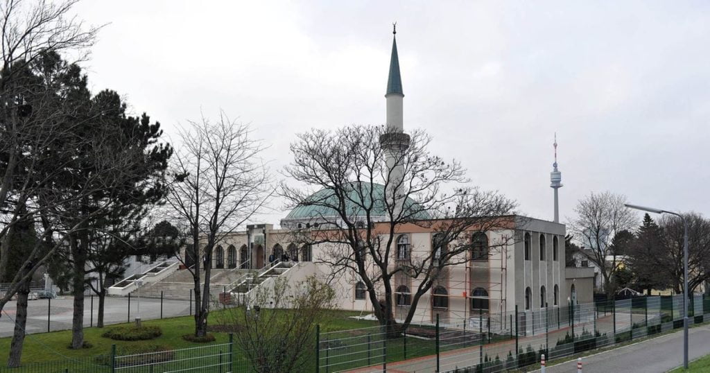 masjid termegah di eropa Islamisches Zentrum Wien, Austria