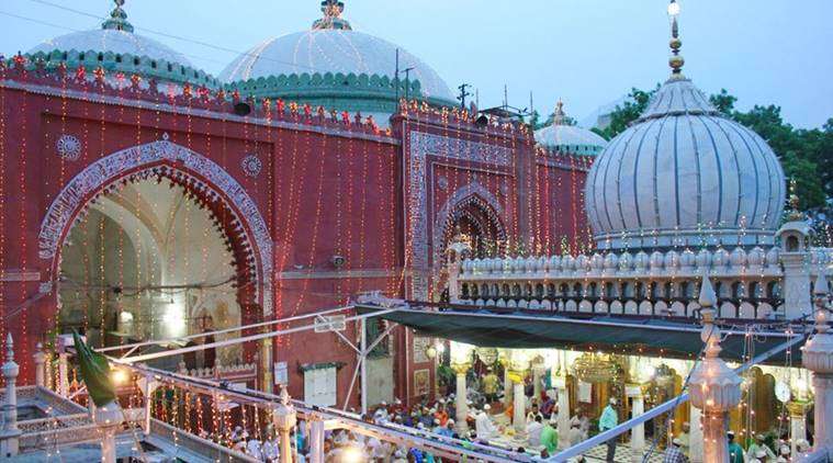 masjid populer di India Masjid Nizamuddin Dargah