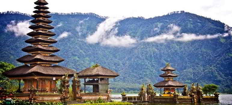 wisata di kawasan bedugul Bali Pura Ulun Danu