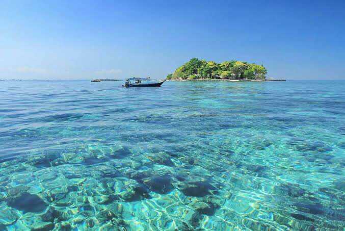 Air laut di pulau samalona