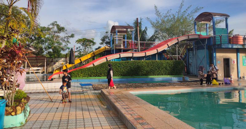 2. Aquatica Waterpark and Playground