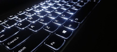 cara menghidupkan lampu keyboard laptop