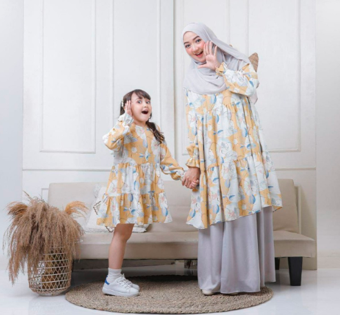 Inspirasi Baju Couple Ibu dan Anak Perempuan Model Tunik