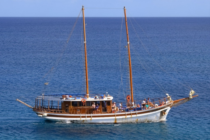 Kapal layar tradisional asal Indonesia