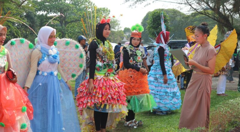 Contoh Kostum Karnaval dari Barang Bekas