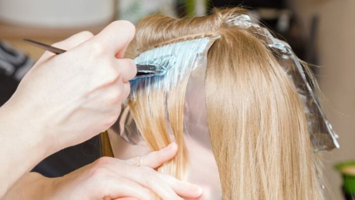 Cara bleaching rambut