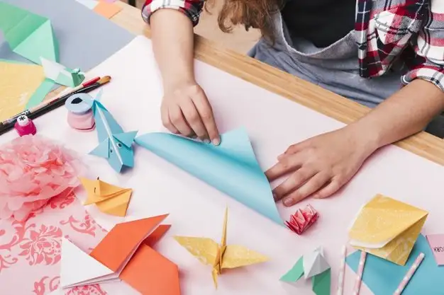 membuat bintang dari kertas origami