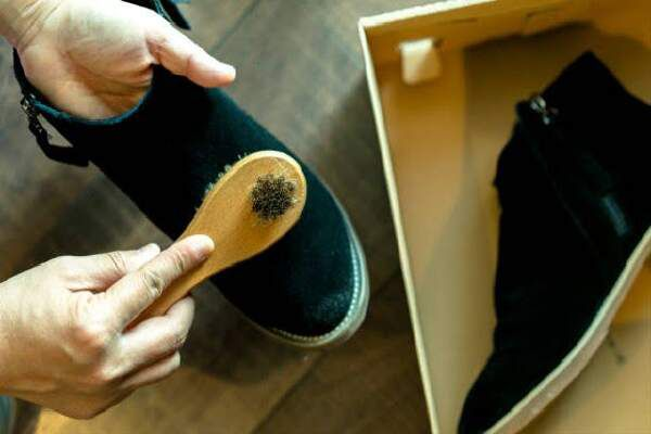 Cara Mengembalikan Warna Sepatu Yang Pudar
