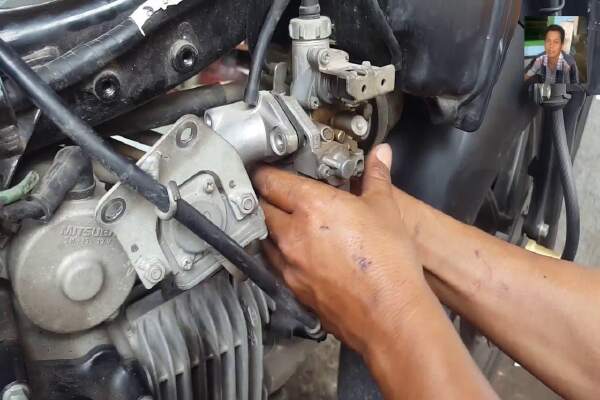 How To Clean A Motorcycle Carburetor