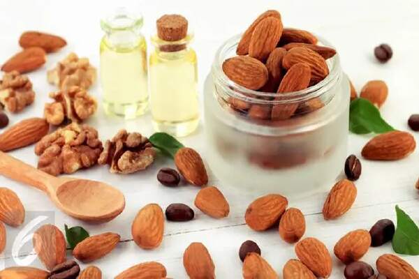 How To Make Almond Extract