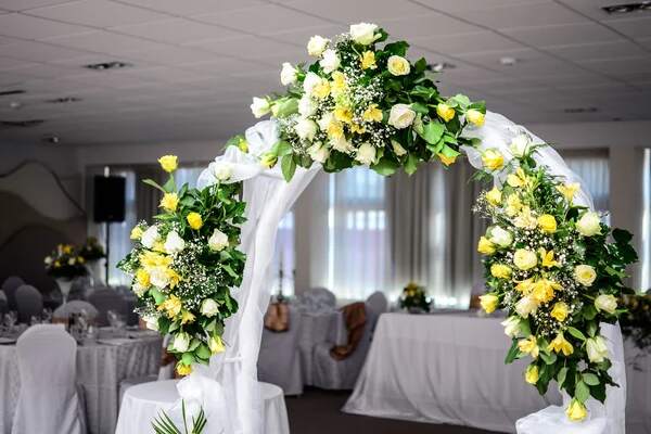 How To Attach Flowers To Wedding Arc