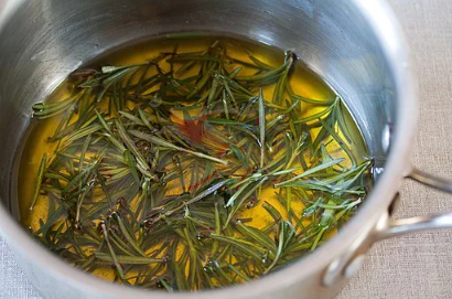 How to make Essential Rosemary Oil