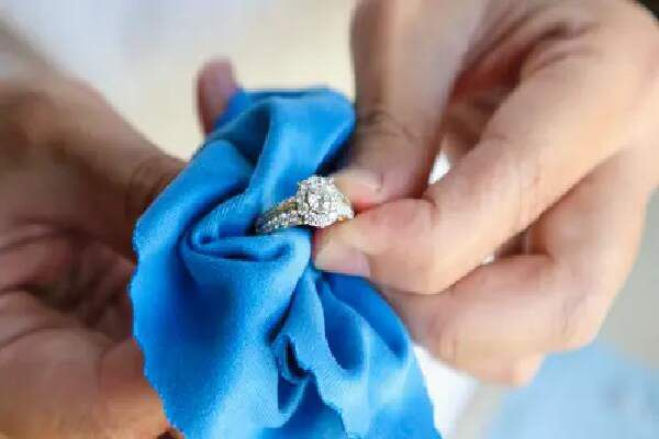 How To Clean White Gold Ring