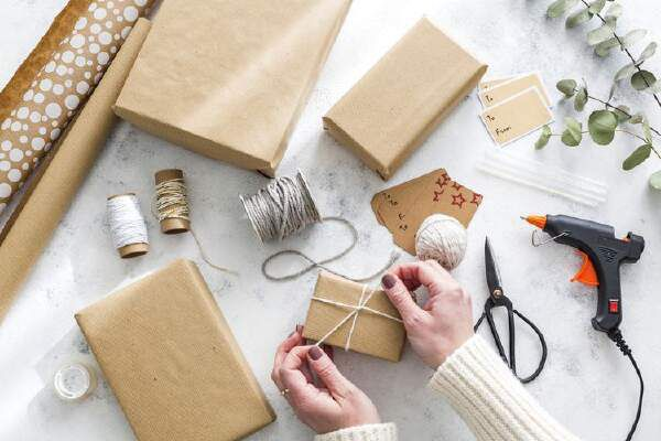 How To Make Gift Rapping Paper