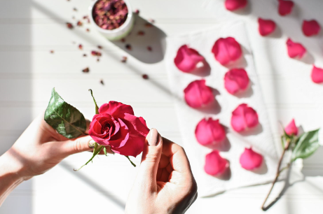 How to Dry Rose Petals
